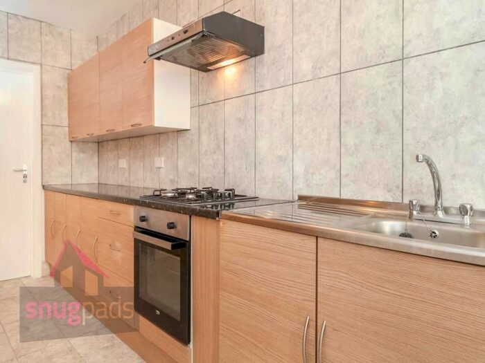 2 Bedroom Flat To Rent In Slade Lane, Manchester, M19