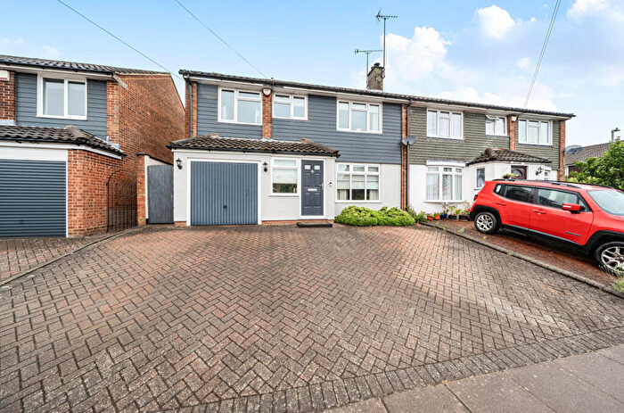 4 Bedroom Semi-Detached House For Sale In Langdale Road, Dunstable, Bedfordshire, LU6