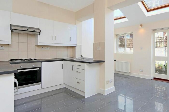 3 Bedroom Detached House To Rent In Grove Road, Barnes, London, SW13