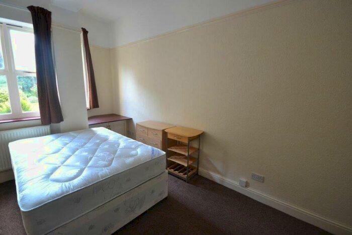 Flat To Rent In Springfield Road, Leicester, LE2