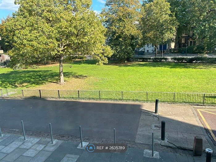 3 Bedroom Maisonette To Rent In Dovet Court, London, SW8