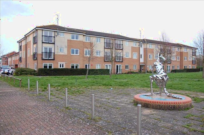 2 Bedroom Flat To Rent In Hobart Close, Chelmsford, CM1