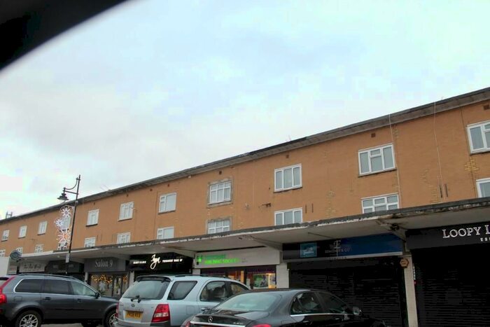 2 Bedroom Flat To Rent In Tadworth Parade, Hornchurch, Essex RM12