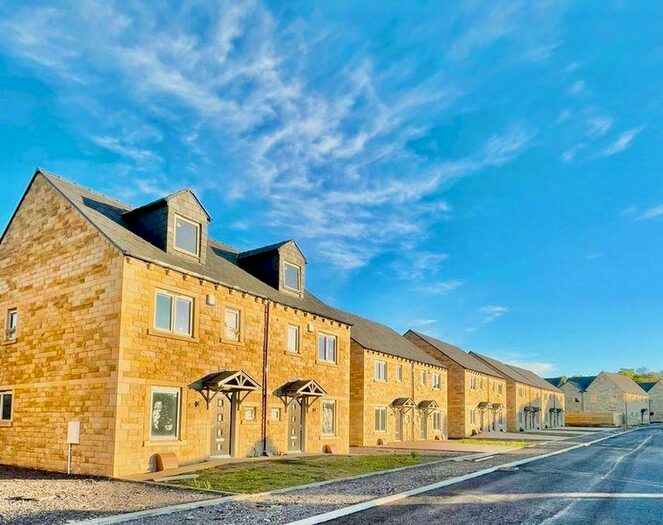 3 Bedroom Semi-Detached House To Rent In Lions Way, Cleckheaton, West Yorkshire, BD19