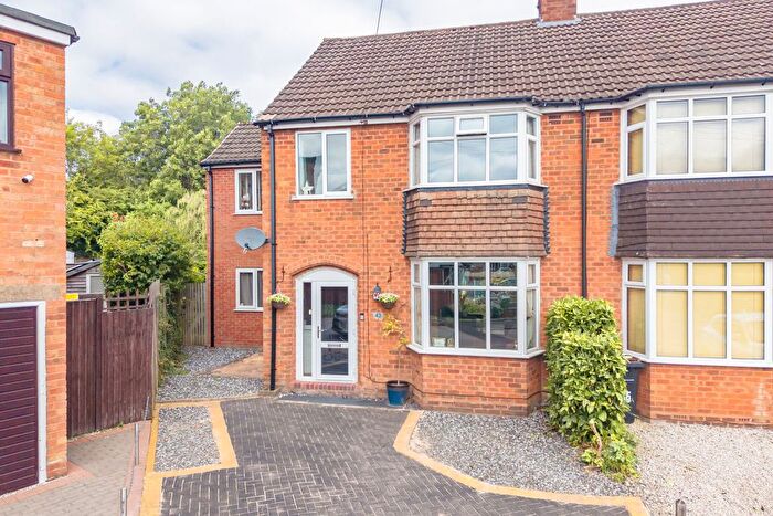 4 Bedroom Semi Detached House For Sale In Edward Road, Maypole, Birmingham, B14