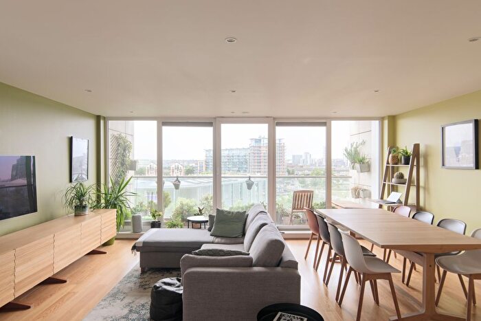 2 Bedroom Flat To Rent In Western Gateway, London, E16