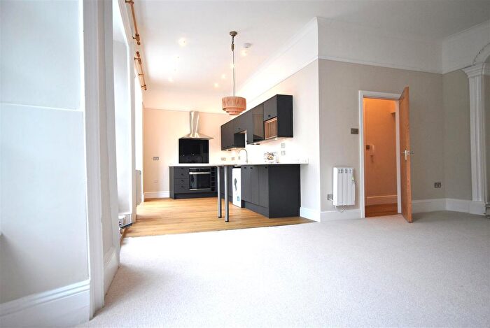2 Bedroom Property To Rent In High Street, Tenby, SA70