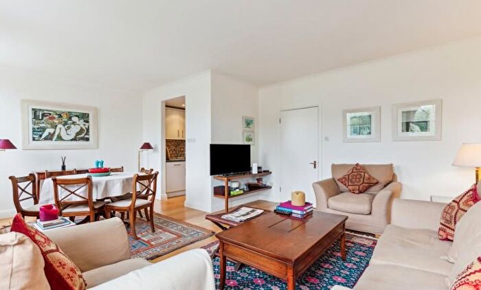 3 Bedroom Flat To Rent In Robert Street, Euston, London, NW1