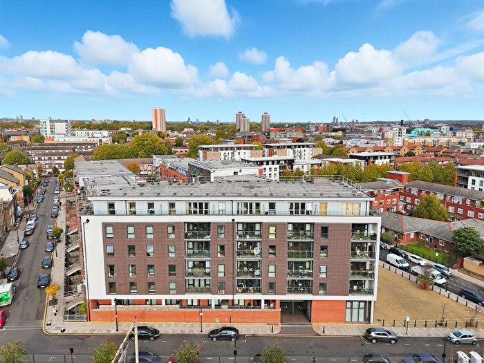 3 Bedroom Flat For Sale In Mostyn Grove, London, E3