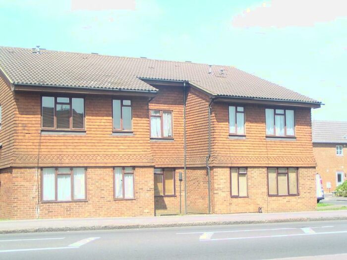 1 Bedroom Ground Flat To Rent In Russell Road, Walton-On-Thames, Surrey, KT12