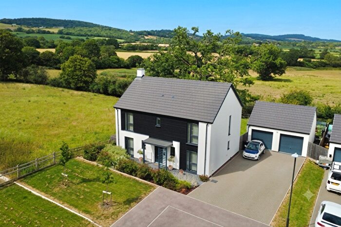 4 Bedroom Detached House For Sale In Severnbank Avenue, Newnham, GL14