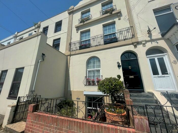 1 Bedroom Flat To Rent In Cottage Grove, Southsea, Hampshire, PO5