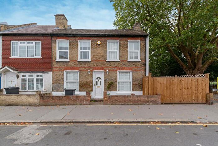 2 Bedroom House To Rent In Theobald Road, Croydon, CR0