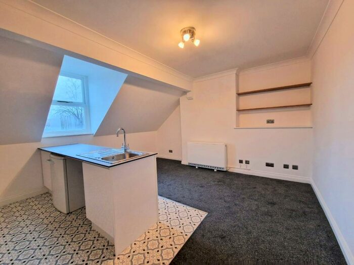 2 Bedroom Flat To Rent In York Road, Edgbaston, Birmingham, B16