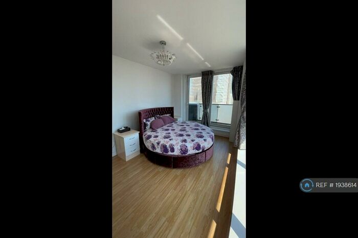 3 Bedroom Flat To Rent In Navigation Court, London, E16