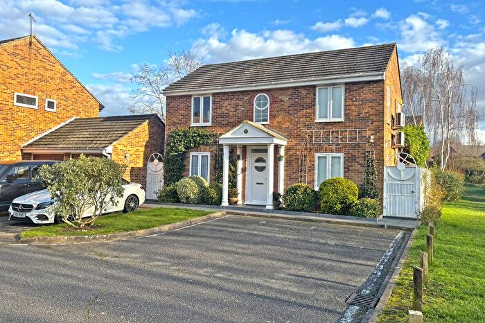 5 Bedroom Detached House For Sale In Thamesgate Close, Richmond, TW10