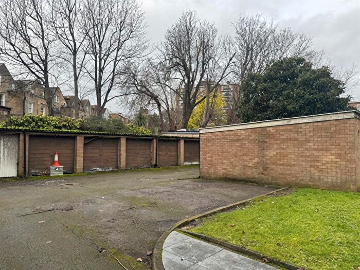 Garages To Rent In Greens Lane, London, N4