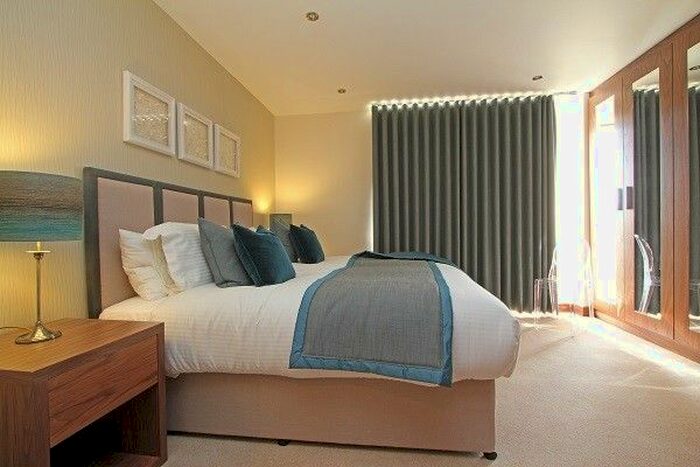3 Bedroom Flat To Rent In Holbein Place, London, SW1W