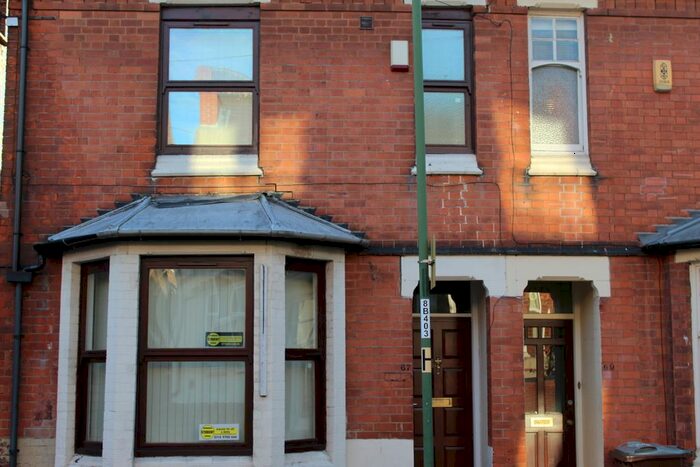 6 Bedroom Terraced House To Rent In Bute Avenue, Nottingham, NG7