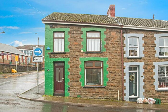 3 Bedroom End Of Terrace House For Sale In Graigwen Road, Porth, CF39