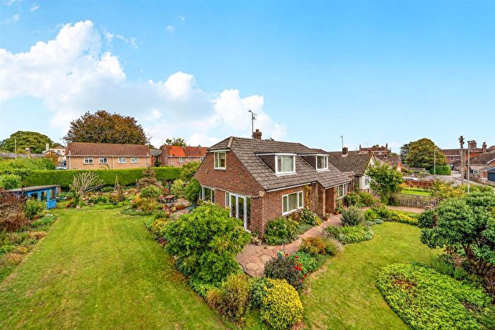 3 Bedroom Detached Bungalow For Sale In White Cliff Gardens, Blandford Forum, DT11