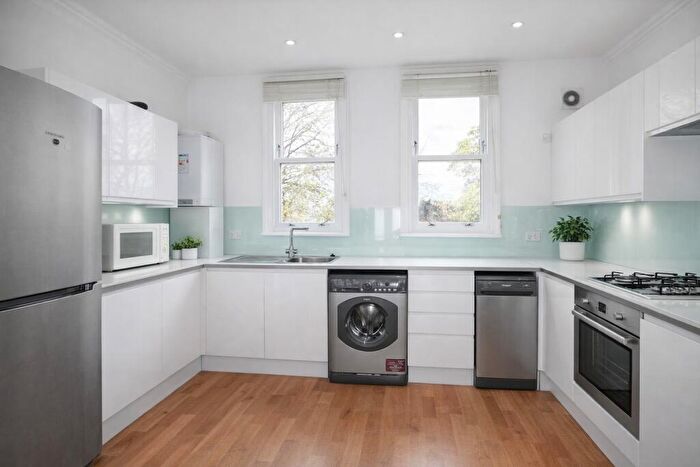 3 Bedroom Flat To Rent In Cathcart Hill, Dartmouth Park, N19