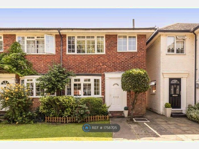 3 Bedroom Semi-Detached House To Rent In Fairlawns, Sunbury-On-Thames, TW16