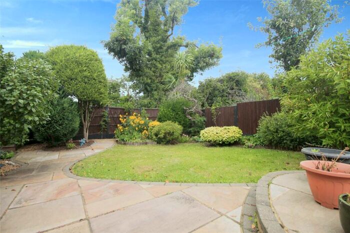 2 Bedroom Bungalow For Sale In Long Meadow Drive, Wickford, Essex, SS11