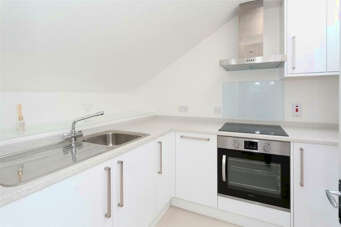 1 Bedroom Flat To Rent In Oakwood Road, Bricket Wood, St Albans, AL2