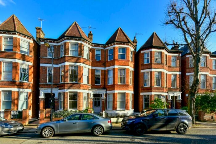 Apartment To Rent In Aberdeen Road, Highbury, London, N5