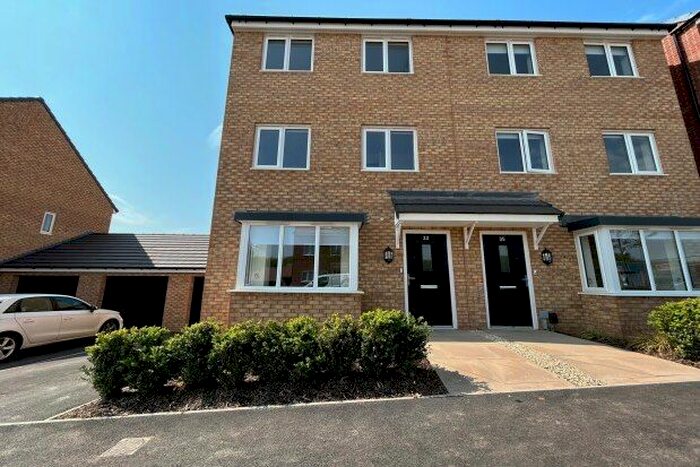 4 Bedroom Semi-Detached House To Rent In Harviston Avenue, Nottingham, NG4