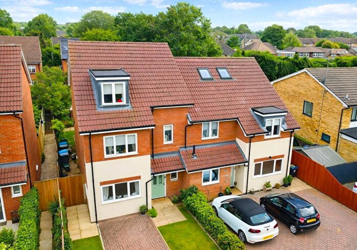 3 Bedroom Town House For Sale In Hardy Road, Hemel Hempstead, HP2