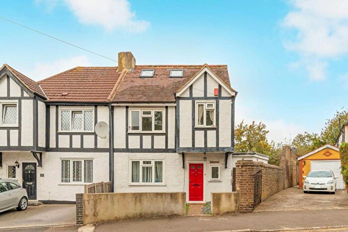 6 Bedroom Semi-Detached House For Sale In Deanfield Gardens, Croydon, CR0