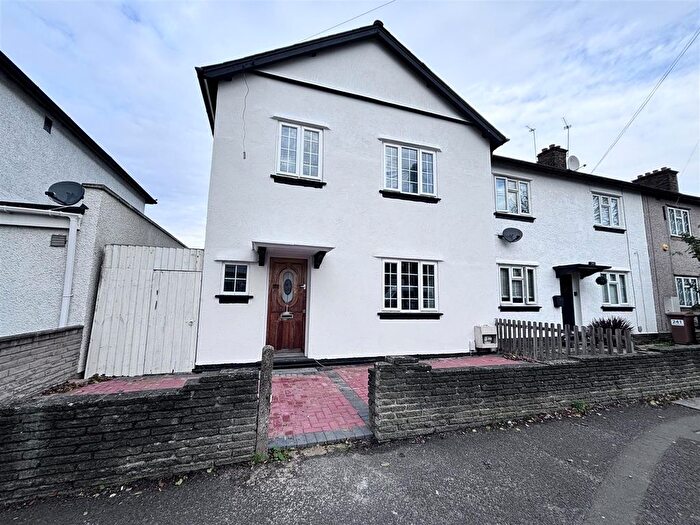 3 Bedroom End Of Terrace House To Rent In Hale End Road, Woodford Green, IG8