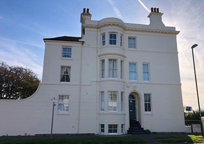 1 Bedroom Flat For Sale In Flat, St Augustine Road, Littlehampton, West Sussex, BN17