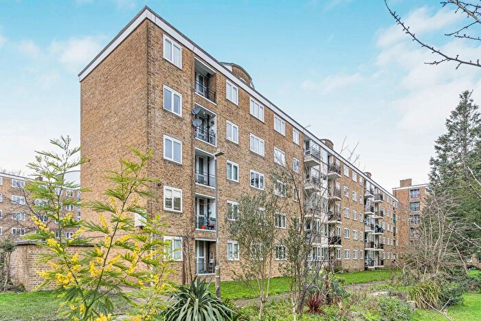 2 Bedroom Flat For Sale In Hayward Gardens, London, SW15