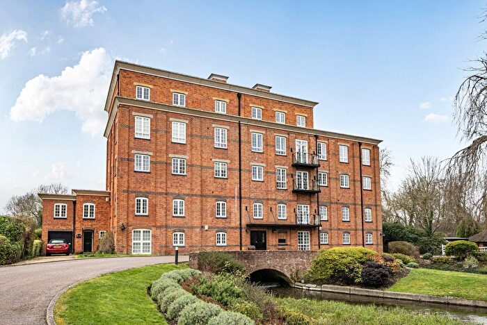 2 Bedroom Flat For Sale In Dewe Lane, Burghfield, Reading, Berkshire, RG30