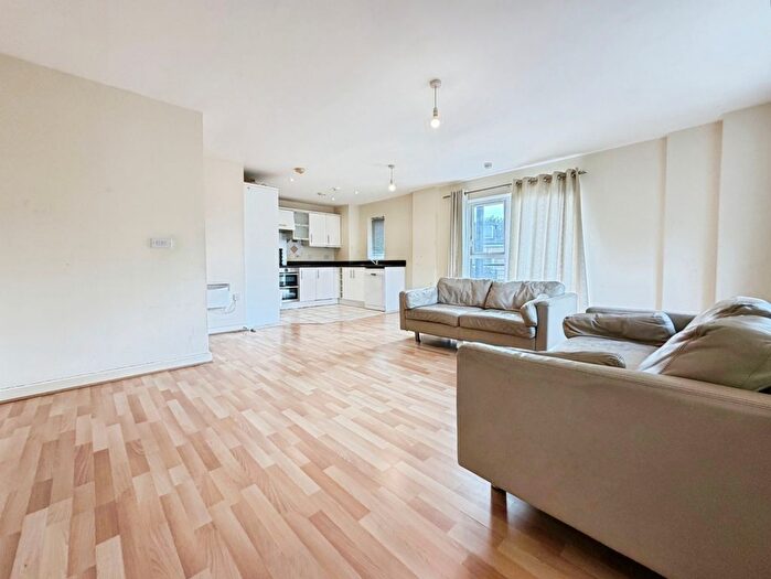 2 Bedroom Flat To Rent In Lanadron Close, Isleworth, TW7