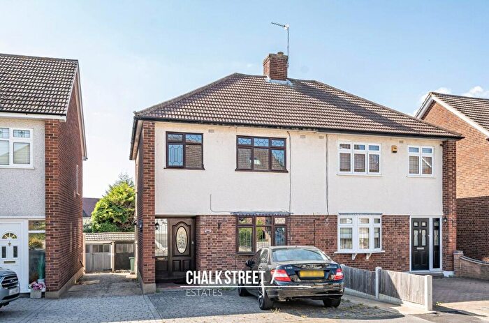 3 Bedroom Semi-Detached House For Sale In Rutland Drive, Hornchurch, RM11