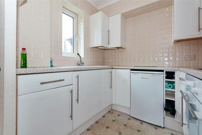 2 Bedroom Flat For Sale In Grange Road, Solihull, West Midlands, B91