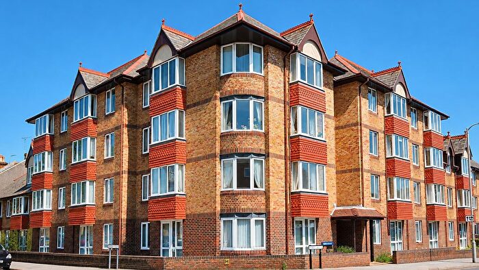 1 Bedroom Flat For Sale In Oakland Court, Kings Road, Herne Bay, CT6