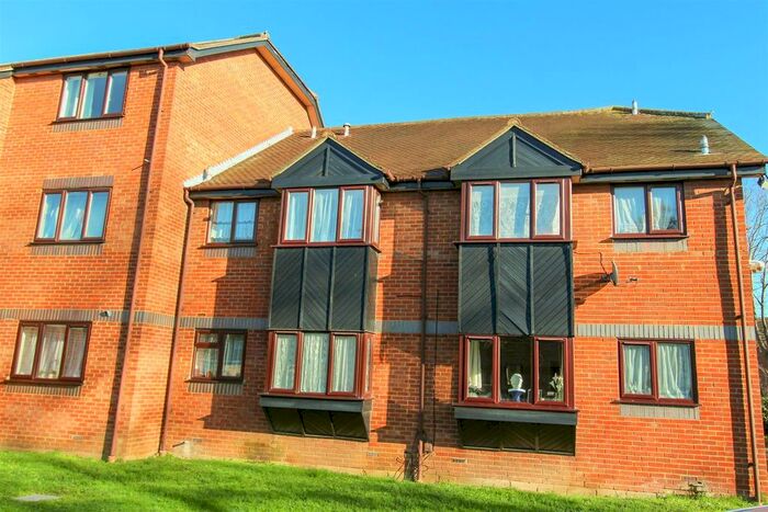 1 Bedroom Flat To Rent In Willenhall Drive, Hayes, UB3