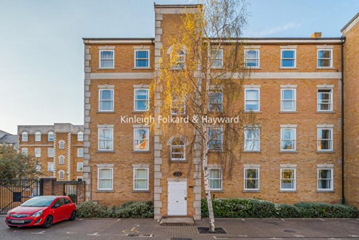 2 Bedroom Flat To Rent In Clarence Mews, London, SE16