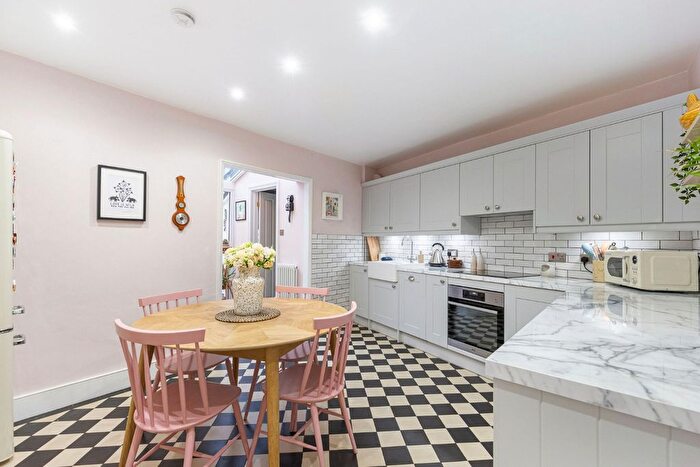 2 Bedroom End Terrace House For Sale In Albany Passage, The Alberts, TW10
