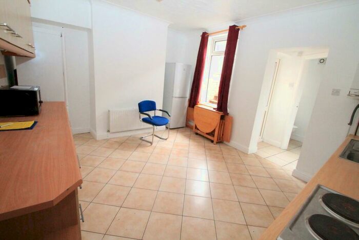 4 Bedroom Terraced House To Rent In Victoria Terrace, - Bed, LN1