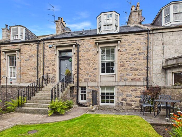 2 Bedroom Flat For Sale In Ferryhill Place, Aberdeen, AB11