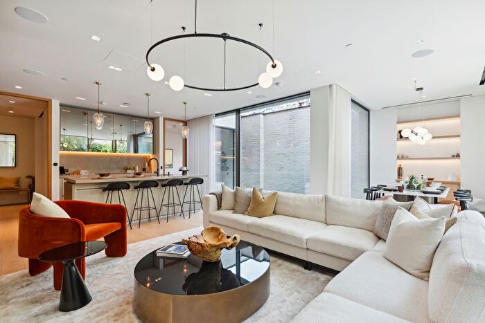 3 Bedroom Flat To Rent In St. Mary Abbots Place, High Street Kensington, W8