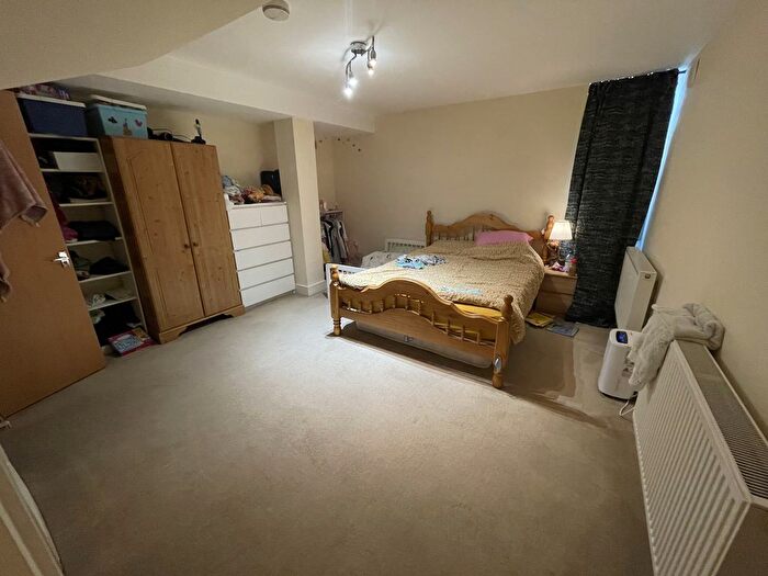 2 Bedroom Flat To Rent In Southfield Road, London, W4