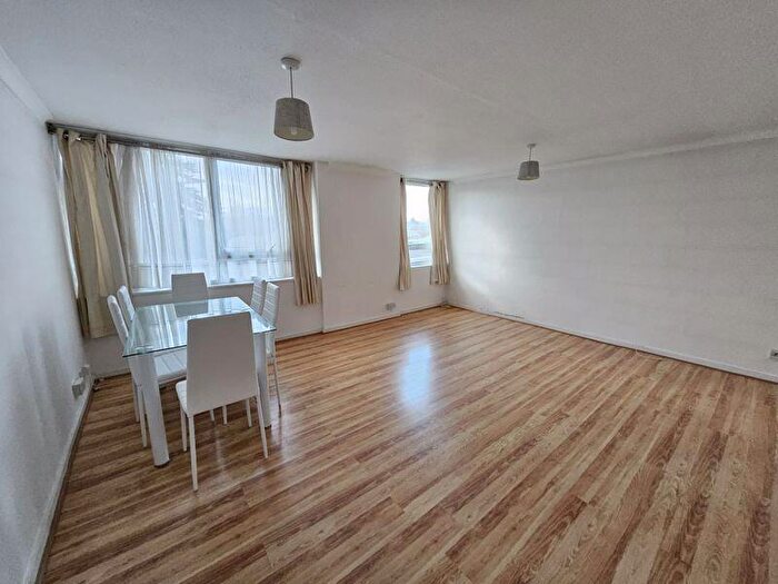 2 Bedroom Apartment To Rent In Duncan Close, Barnet, EN5