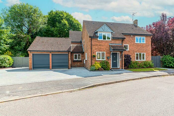 5 Bedroom Detached House To Rent In Croft Road, Wokingham, RG40